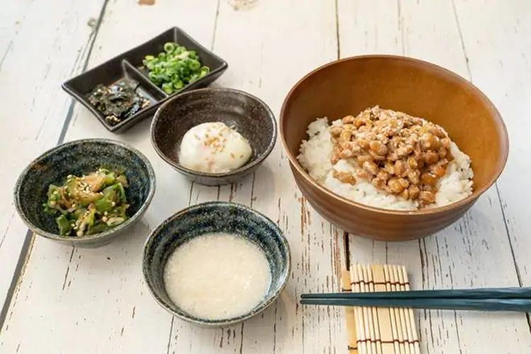 【🇯🇵人気No.1🇯🇵】おくらと出汁とろろのねばねば納豆かけごはん【Become a habit】Okra and soup stock tororo natto over rice