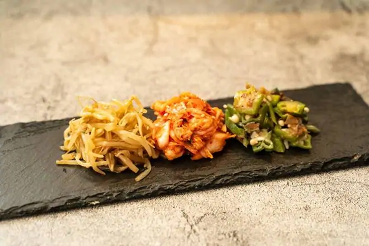 【お得】もやしナムルとオクラとキムチの盛り合わせ【Great value】Assorted bean sprouts namul, okra and kimchi